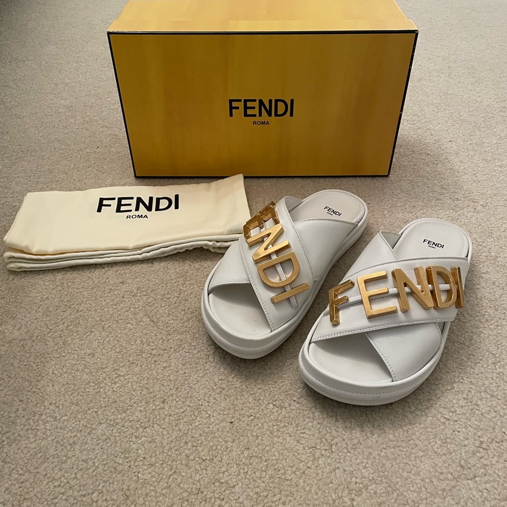 FENDI
White leather slides